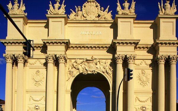 Das Brandenburger Tor in Potsdam  TMB-Fotoarchiv/Frank Ihlow