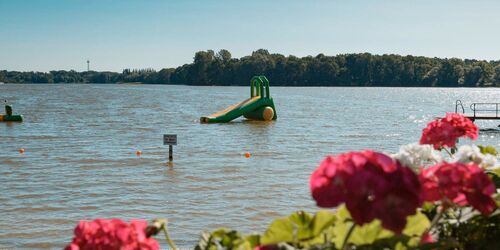 Wasserrutsche im Janhbad Neuruppin, Foto: Steffen Lehmann, Lizenz: TMB Tourismus-Marketing Brandenburg GmbH