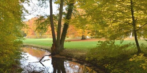 Herbst Schlosspark Bach Tourismusverband Mecklenburg-Schwerin