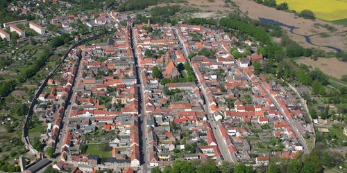 Fast wie eine Burg – und doch eine Stadt