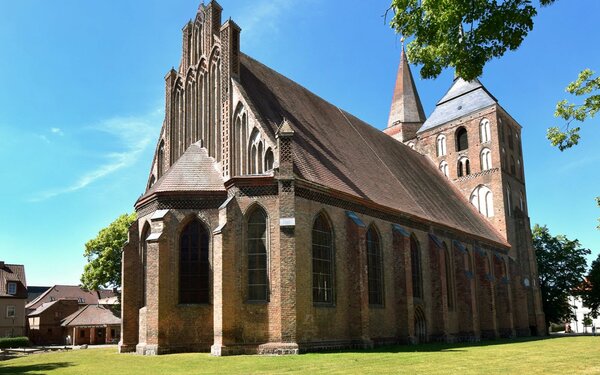 St. Marien-Kirche Gransee - Außenansicht, Foto: Anke Treichel, Lizenz: Regio-Nord