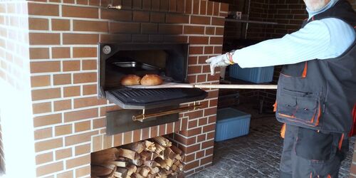 Hofladen "Göritzer Gemüse Garten" - Frisches Brot und Kuchen, Foto: Th. Goebel