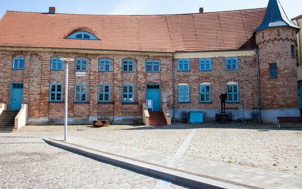9032Krummes Haus