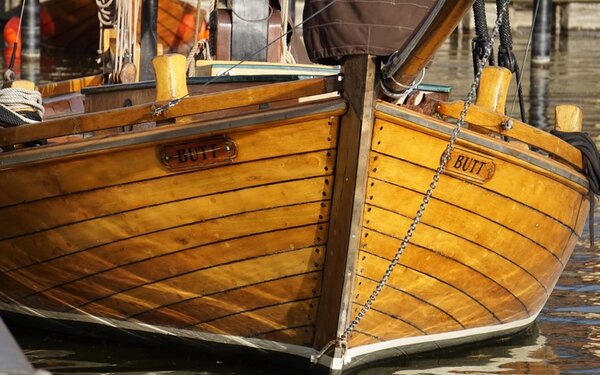 Zeesboot im Fischländer Hafen, Foto: Cindy Wohlrab / KVW Wustrow