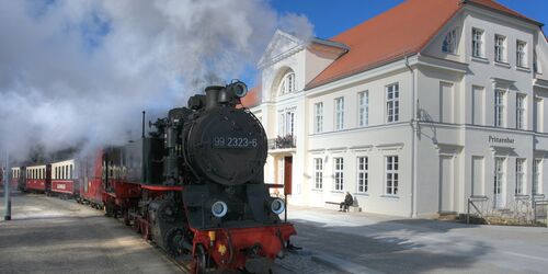 Dampfend mit dem Molli an den Strand