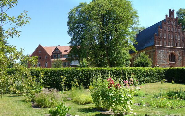 Blick vom Klostergarten zur Heiliggrabkapelle, Foto: Jana Kotte