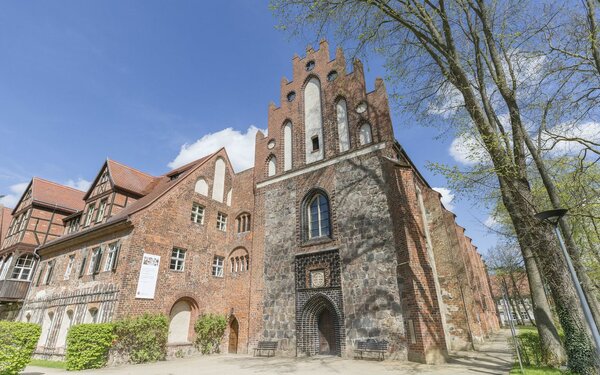 Kloster Stift zum Heiligengrabe - Abteigebäude und Klosterkirche, Foto: TMB-Fotoarchiv/Steffen Lehmann