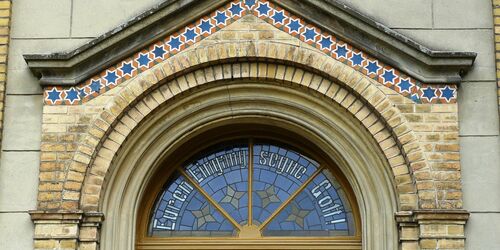 Eingang Kirche Caputh, Foto: Schwielowsee Tourismus