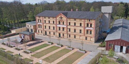 Das neu gestaltete Außengelände des Ofen- und Keramikmuseums Velten, Foto: Ingo Pahl, Oberkrämer