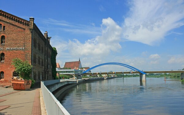 Blick auf die Stadtbrücke Frankfurt (Oder), Foto: terra press Berlin