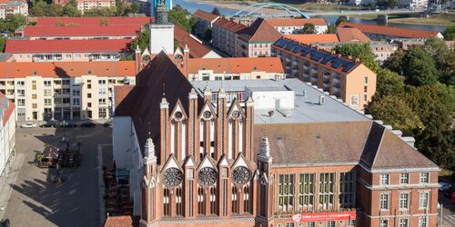 Blick vom Turm der Marienkirche auf das Rathaus in Frankfurt (Oder), Foto: Seenland Oder-Spree/Florian Läufer