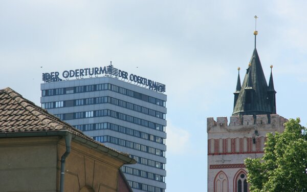 Der Oderturm und der Turm der Marienkirche, Foto: terra press Berlin