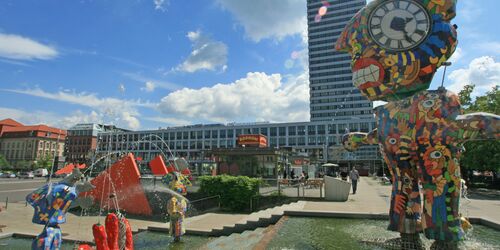 Der Brunnenplatz, im Hintergrund der Oderturm, Foto: terra press Berlin