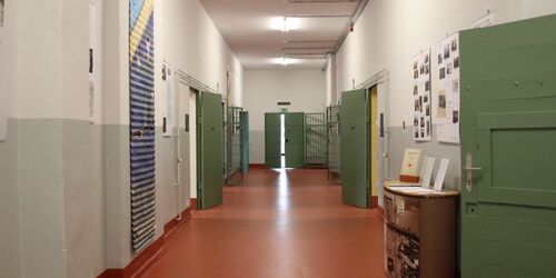 Zellengang im Menschenrechtszentrum Cottbus, Foto: Menschenrechtszentrum Cottbus e.V., Lizenz: Menschenrechtszentrum Cottbus e.V.