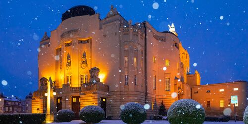 Flockenwirbel am Staatstheater Cottbus, Foto: Andreas Franke, Lizenz: CMT Cottbus