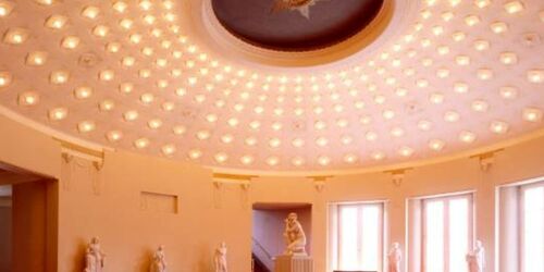 Staatstheater Cottbus - Großes Haus am Schillerplatz mit Blick ins Kuppelfoyer, Foto: Marlies Kross, Lizenz: Staatstheater Cottbus