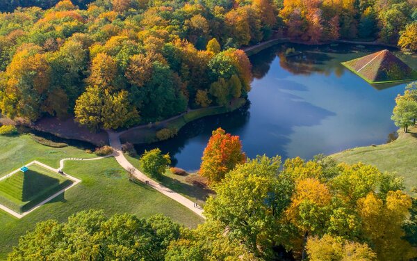 Branitzer Park - Luftaufnahme der Pyramiden, Foto: Andreas Franke, Lizenz: CMT Cottbus