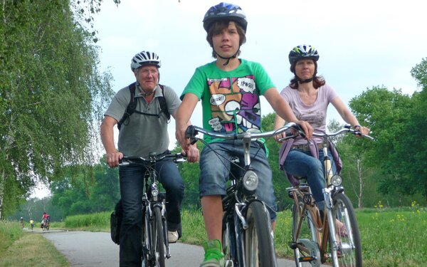 Radfahren auf dem Schwarze-Elster-Radweg, Foto: TVEEL, Lizenz: TVEEL