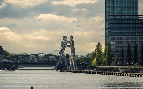 Molecule Men am Treptower Park, Foto: Chicobella / Pixabay