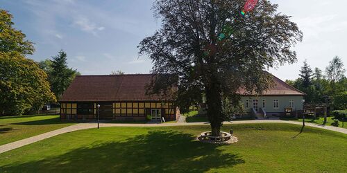 Blick auf die Museumsscheune, Foto: Jürgen Rocholl, Lizenz: Gemeinde Schorfheide