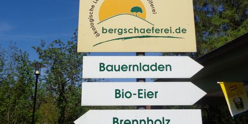 Hinweisschilder Bergschäferei, Foto: TMB-Fotoarchiv/Matthias Schäfer, Foto: TMB-Fotoarchiv/Matthias Schäfer