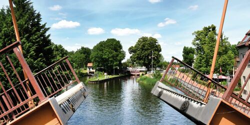 Schleuse Zehdenick, Hastbrücke, Foto: A. Treichel, Lizenz: Regio-Nord