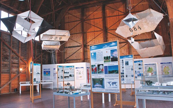 Ballonhalle, innen, Foto: Wettermuseum